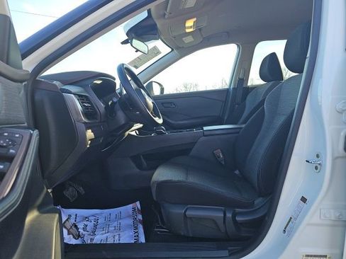 Used 2022 Nissan Rogue S image 16