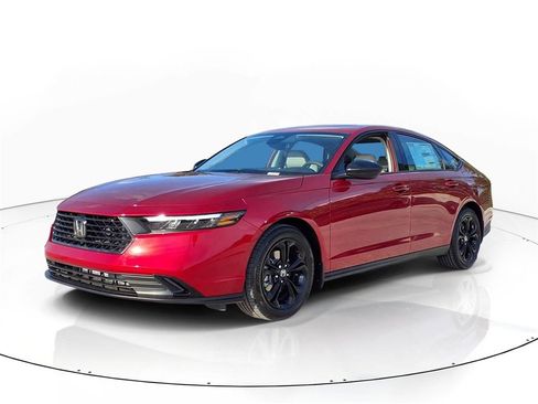 Certified 2025 Honda Accord SE image 3