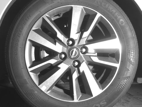 Used 2025 Nissan Versa SV FWD image 12