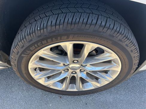 Used 2018 Cadillac Escalade Luxury image 34