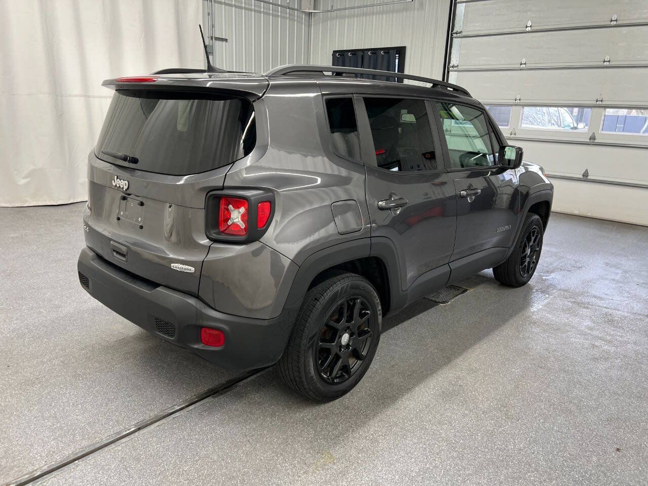 Used 2019 Jeep Renegade Latitude w/ Cold Weather Group AWD/4WD image 4