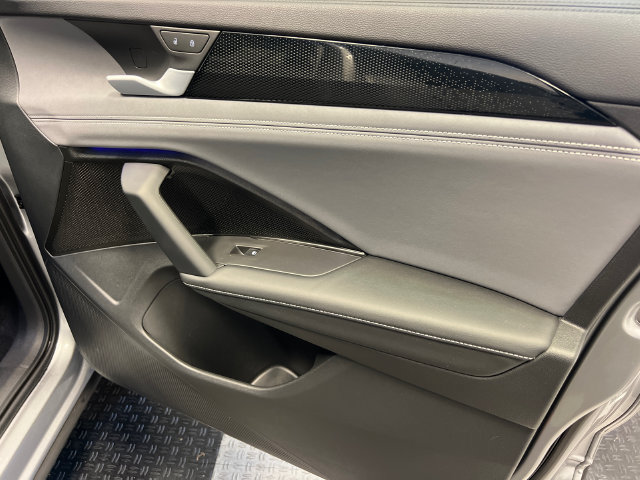 Used 2025 Volkswagen Tiguan SE FWD image 12