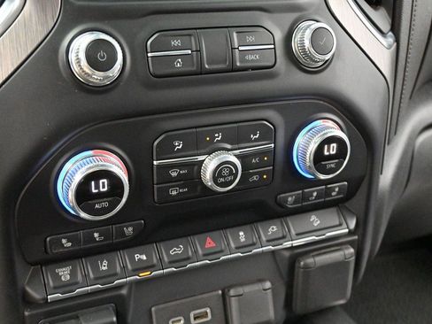 Used 2020 GMC Sierra 2500 Denali w/ Denali Ultimate Package AWD/4WD image 24