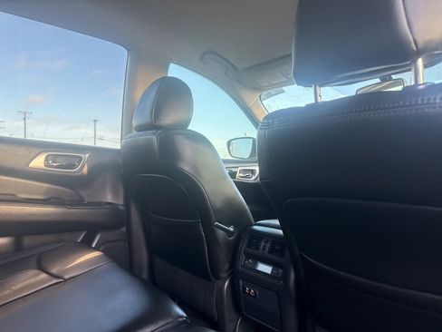 Used 2020 Nissan Pathfinder SV w/ Cargo Package image 15