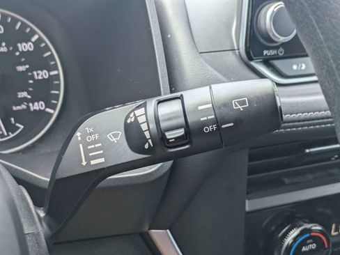 Used 2024 Nissan Rogue SV FWD image 28
