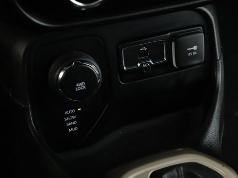 Used 2017 Jeep Renegade Latitude image 14