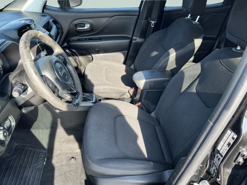 Used 2019 Jeep Renegade Altitude w/ Quick Order Package 22M AWD/4WD image 10