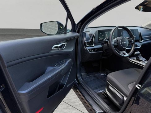 Used 2025 Kia Sportage LX AWD/4WD image 18