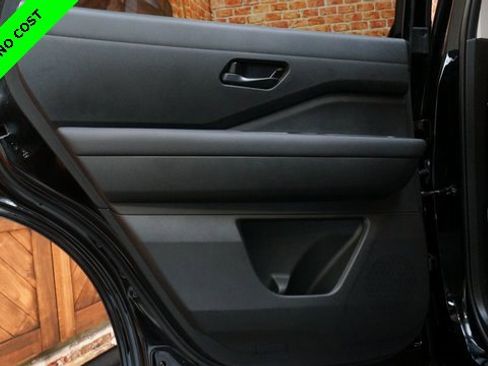 Used 2025 Nissan Pathfinder SV w/ SV Premium Package image 42