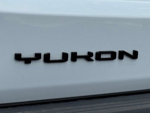 Used 2024 GMC Yukon Denali AWD/4WD image 11
