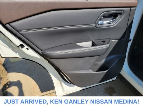 Certified 2023 Nissan Rogue SV w/ SV Premium B Package AWD/4WD image 17