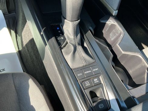 Used 2025 Toyota Camry LE image 10