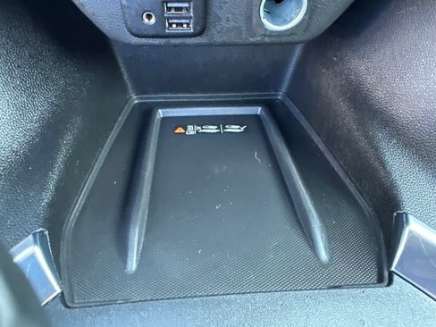Used 2023 Chevrolet Traverse Premier FWD image 27