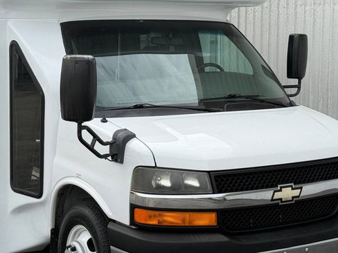 Used 2014 Chevrolet Express 3500 w/ Shuttle Bus Package image 29