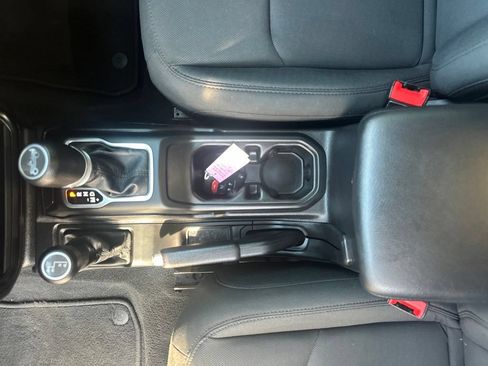 Used 2020 Jeep Wrangler Sport AWD/4WD image 31