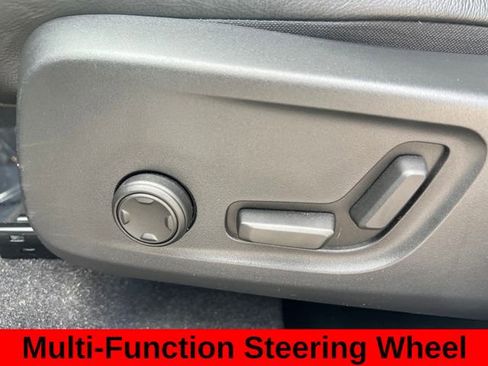 Used 2023 Volvo XC40 B5 Ultimate image 15