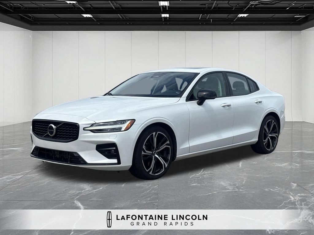 Used 2024 Volvo S60 B5 Core FWD image 1