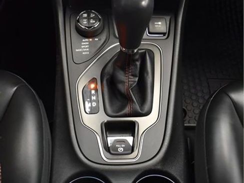 Used 2019 Jeep Cherokee Trailhawk AWD/4WD image 28