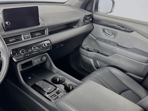 Used 2024 Honda Pilot TrailSport image 23