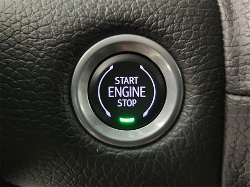 Used 2022 GMC Yukon XL Denali w/ Denali Premium Package image 31