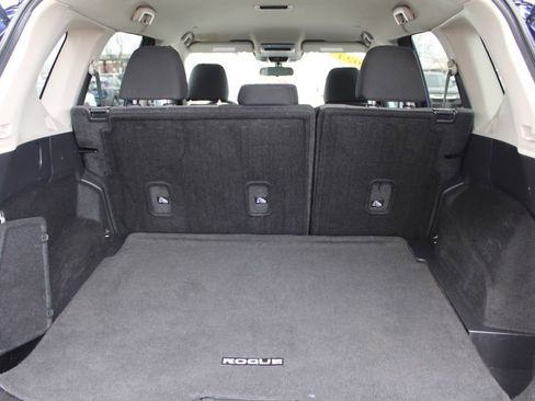 Used 2023 Nissan Rogue SV image 11