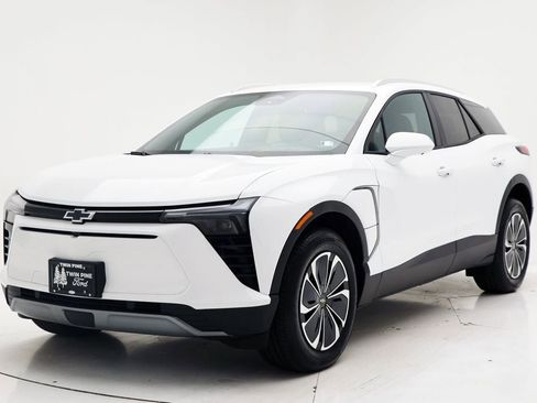 Used 2025 Chevrolet Blazer EV LT image 2