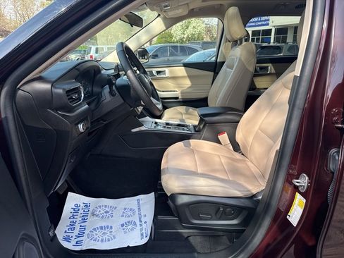 Used 2022 Ford Explorer XLT w/ Equipment Group 202A image 21