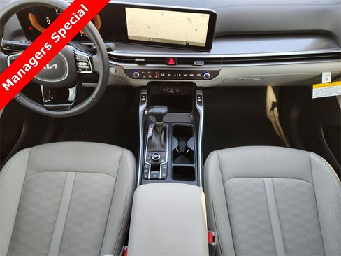 New 2025 Kia Sorento S image 18
