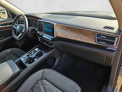 Used 2025 Volkswagen Atlas SE FWD image 22