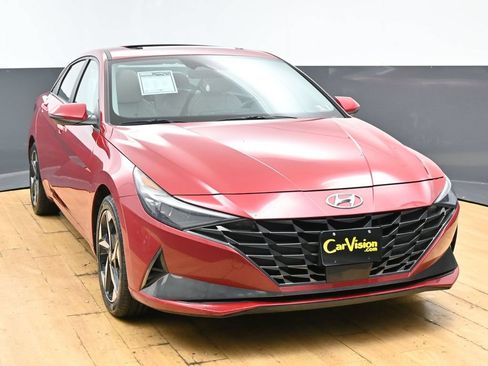 Used 2023 Hyundai Elantra Limited w/ Preferred Accessory Package FWD image 4