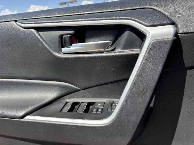 Used 2025 Toyota RAV4 XLE FWD image 21