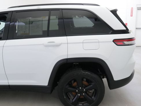 Used 2023 GMC Terrain SLT w/ Elevation Edition image 85