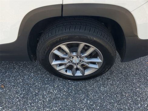 Used 2024 GMC Terrain SLT image 6