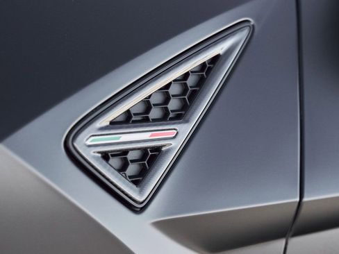 Used 2024 Lamborghini Urus Performante AWD/4WD image 13
