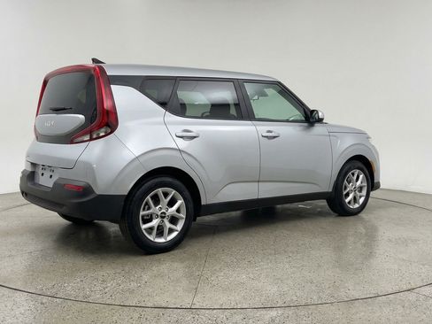 Used 2025 Kia Soul LX w/ LX Technology Package FWD image 9