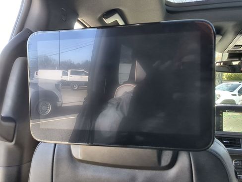 Used 2023 GMC Yukon AT4 w/ AT4 Premium Package image 36