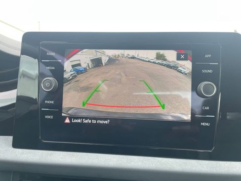 Used 2025 Volkswagen Jetta SE image 17