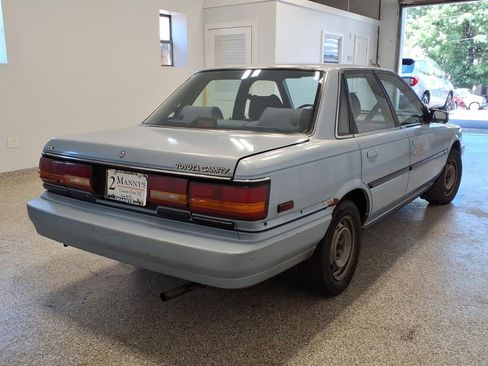 Used 1991 Toyota Camry Deluxe FWD image 4