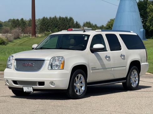 Used 2010 GMC Yukon XL Denali AWD/4WD image 3