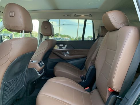 Used 2025 Mercedes-Benz GLS 450 4MATIC image 32