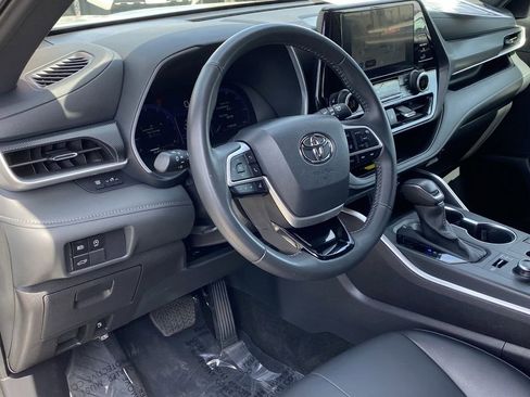 Certified 2025 Toyota Highlander XSE AWD/4WD image 21