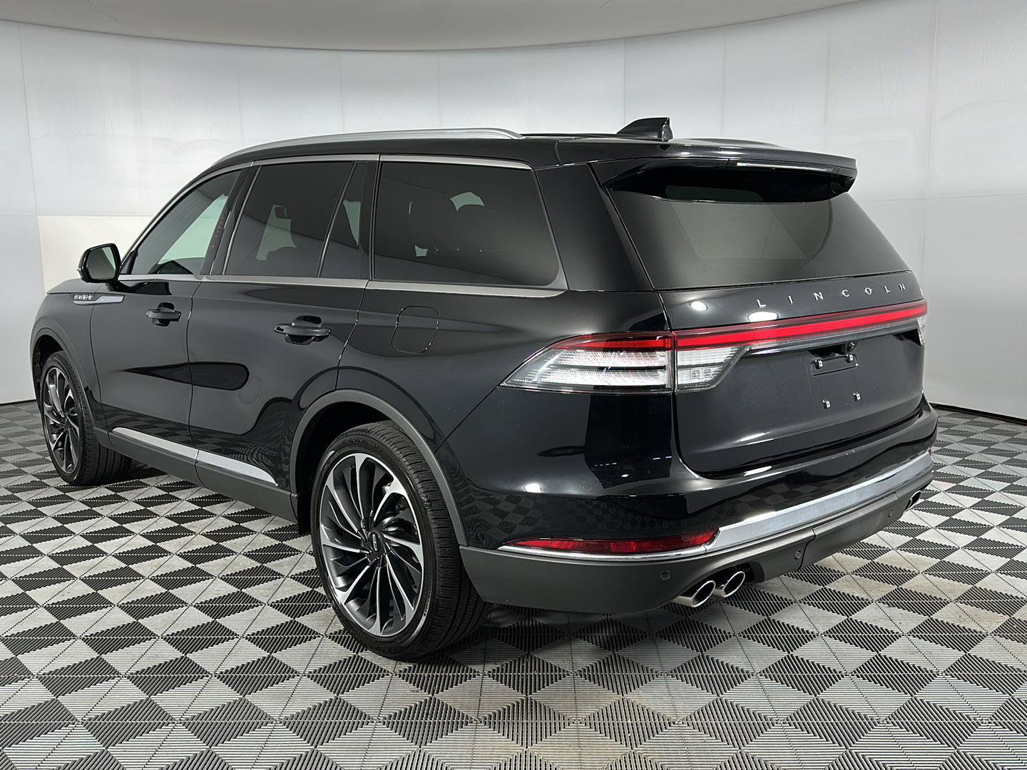 Used 2025 Lincoln Aviator Reserve w/ Equipment Group 201A AWD/4WD image 22