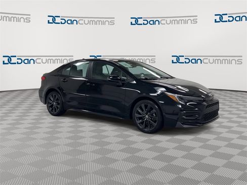 Used 2023 Toyota Corolla SE w/ Carpet Mat Package (TMS) image 2