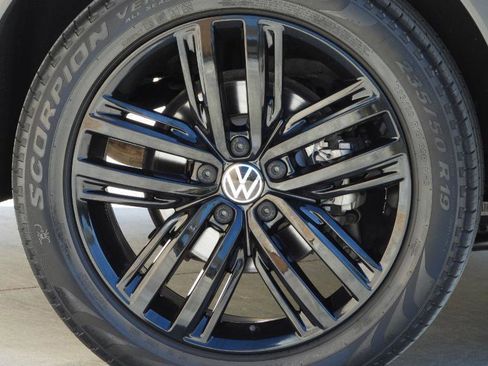 Used 2022 Volkswagen Tiguan SE R-Line image 26