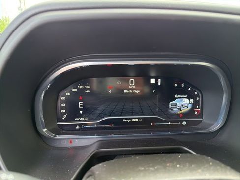 Used 2023 GMC Yukon SLT w/ SLT Luxury Package AWD/4WD image 8