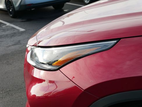 Certified 2021 Toyota Highlander XLE image 16