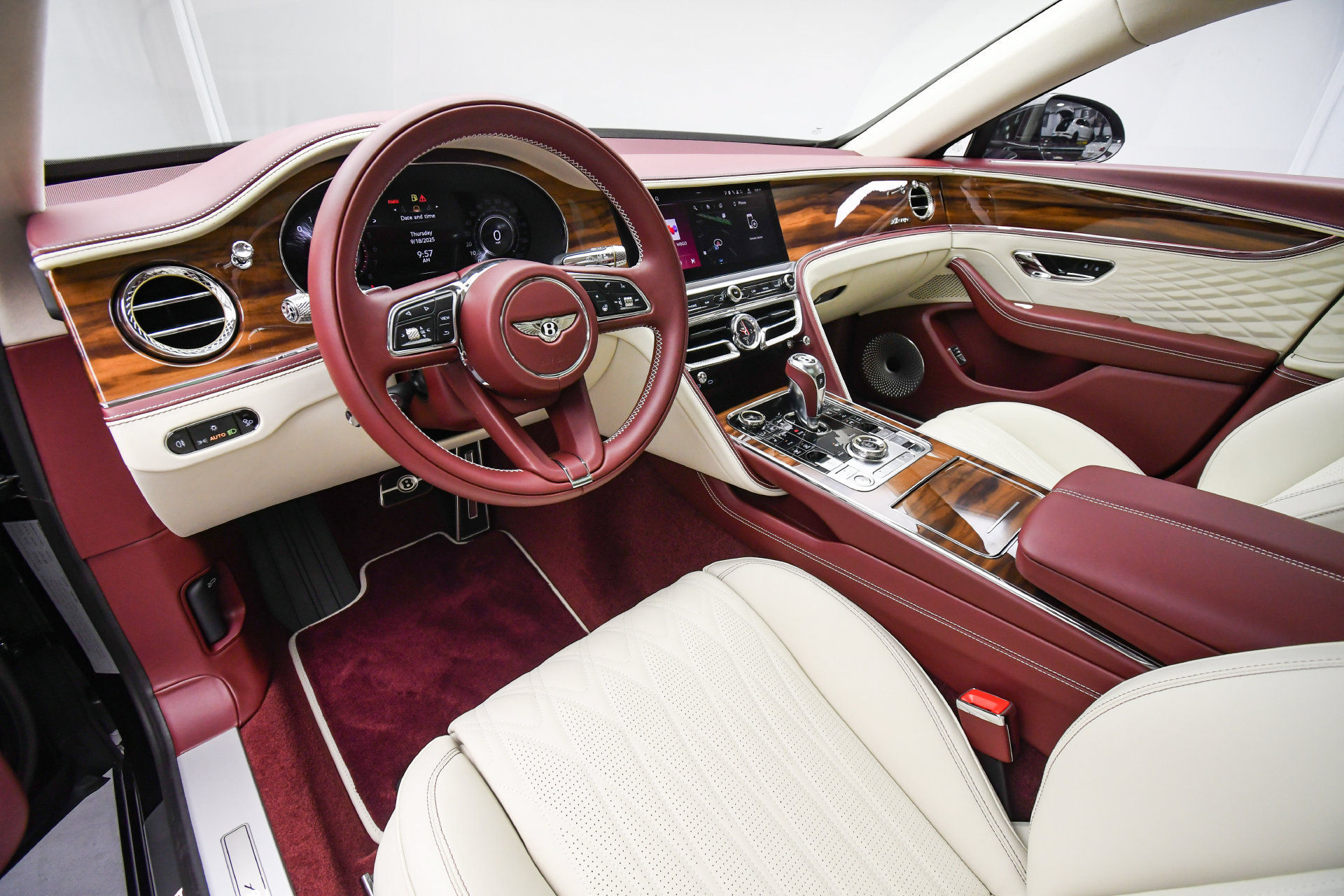 New 2026 Bentley Flying Spur V8 AWD/4WD image 2