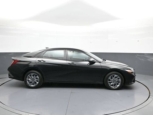 Certified 2024 Hyundai Elantra SEL FWD image 5