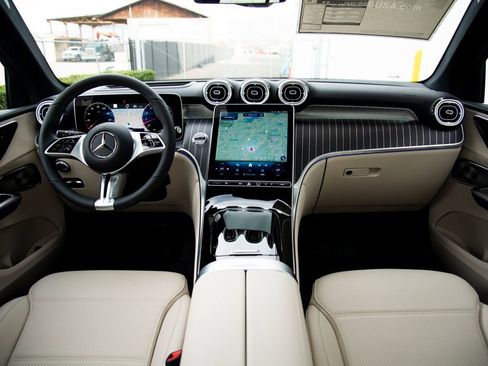 New 2026 Mercedes-Benz GLC 300 4MATIC image 17