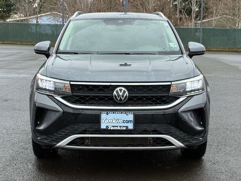 Used 2024 Volkswagen Taos SE image 2